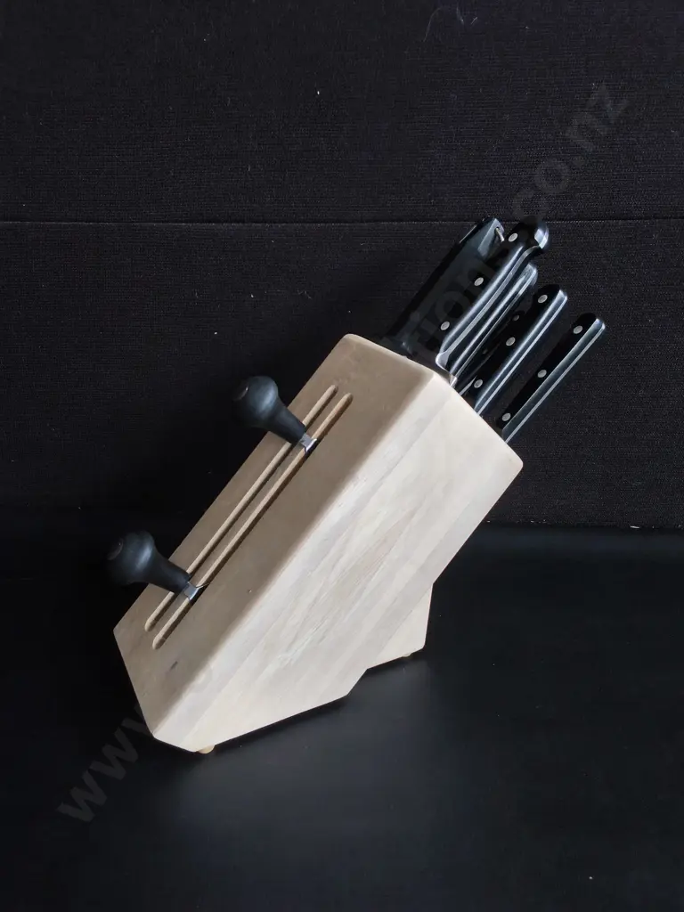 MUNDIAL FORGED SELF SHARPENING KNIFE BLOCK SET Image 1++