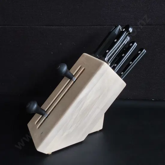 MUNDIAL FORGED SELF SHARPENING KNIFE BLOCK SET