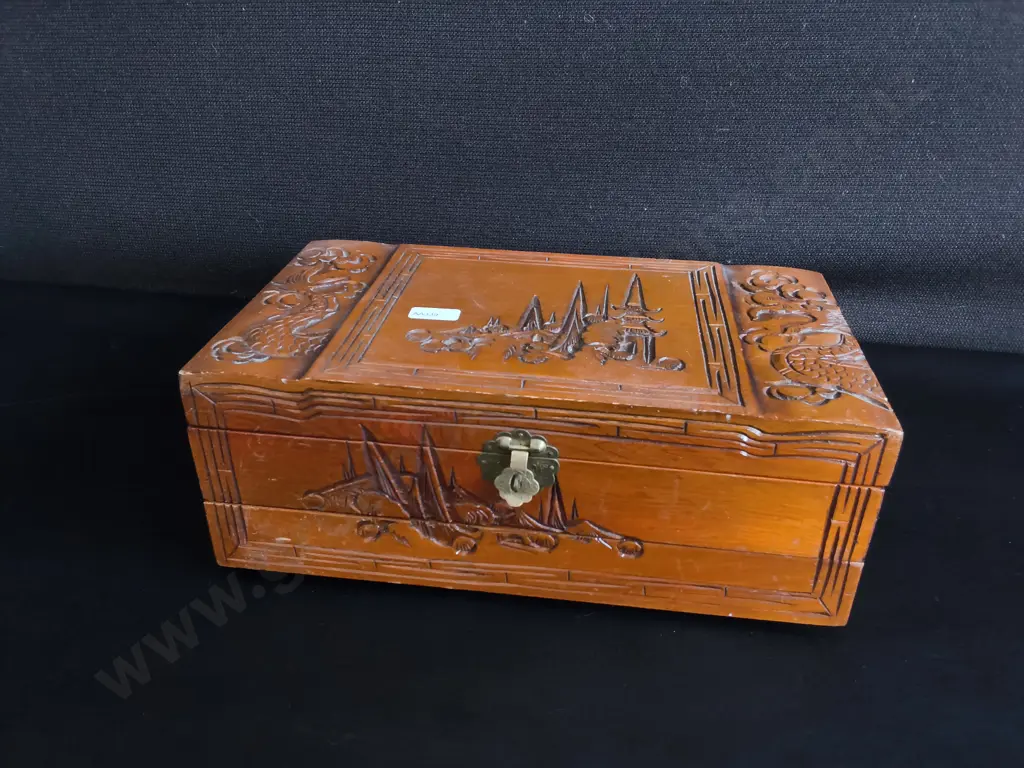 VINTAGE HAND CARVED WOODEN JEWELRY BOX, W 30 CM Image 1++