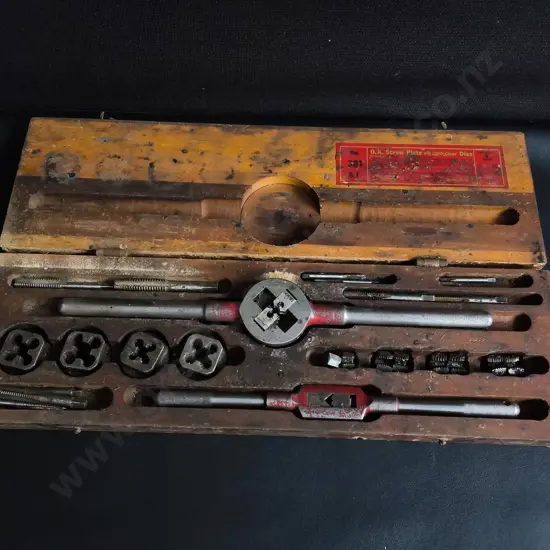 VINTAGE GREENFIELD NO. 301 "O.K." SCREW PLATE WOODEN CASED TAP AND DIE SET