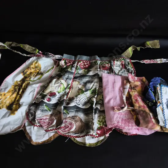 MIX OF VINTAGE APRONS, 5 PIECES