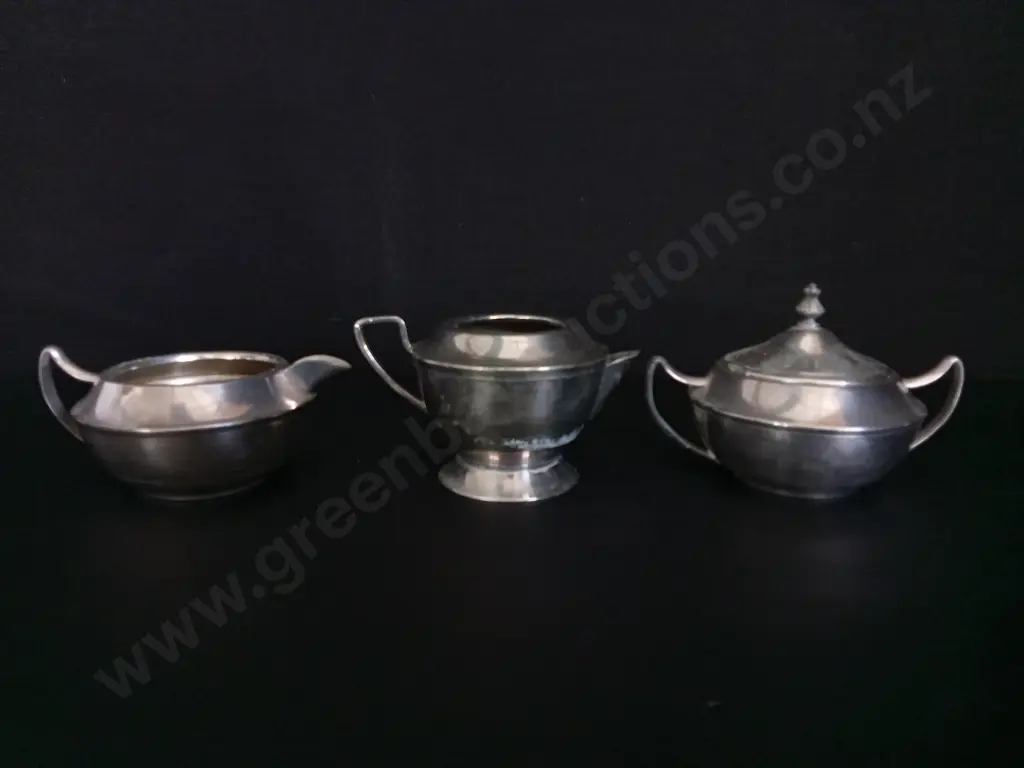 SET OF SILVER PLATED CREAMER AND TEAPOTS Image 1++
