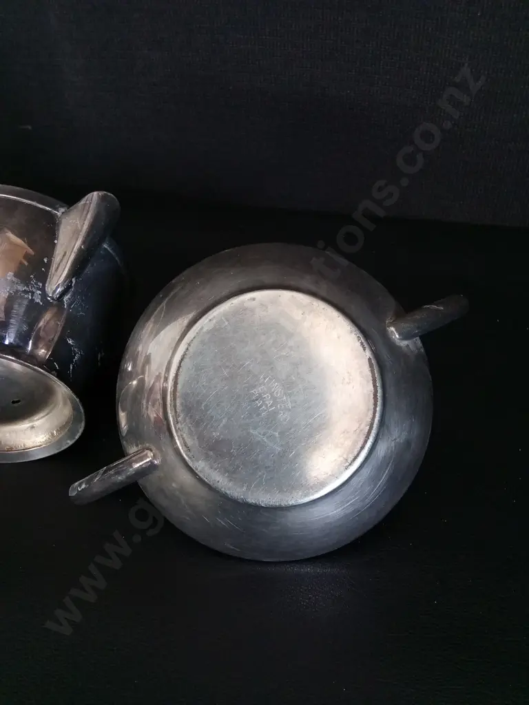 SET OF SILVER PLATED CREAMER AND TEAPOTS Image 1++