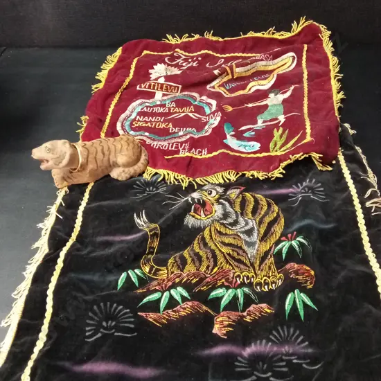 2 VELEVET CUSHION COVERS AND A WOBBLING TIGER