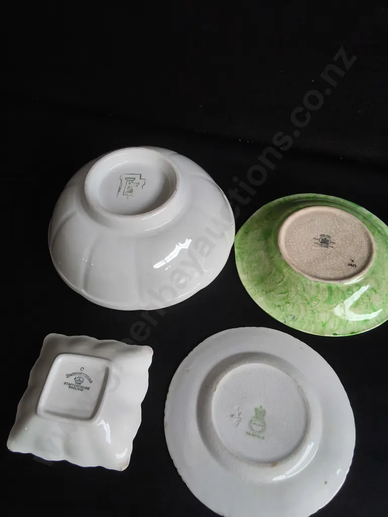 MIX OF VINTAGE DISHES, 4 PIECES, WIDEST DIA 23 CM Image 1++