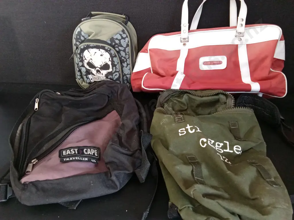 4 VINTAGE BAGS Image 1++