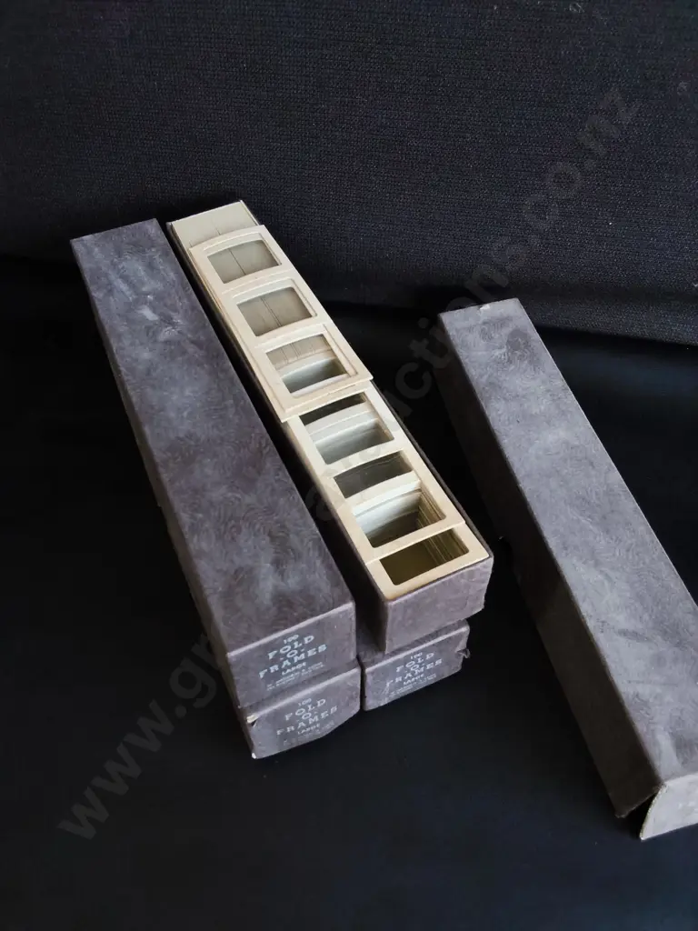 4 PACKS OF FOLD O FRAMES Image 1++