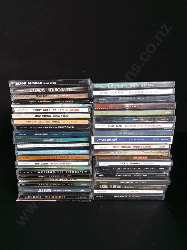COLLECTION OF COUNTRY MUSIC CDS Image 1++