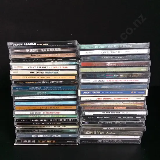 COLLECTION OF COUNTRY MUSIC CDS