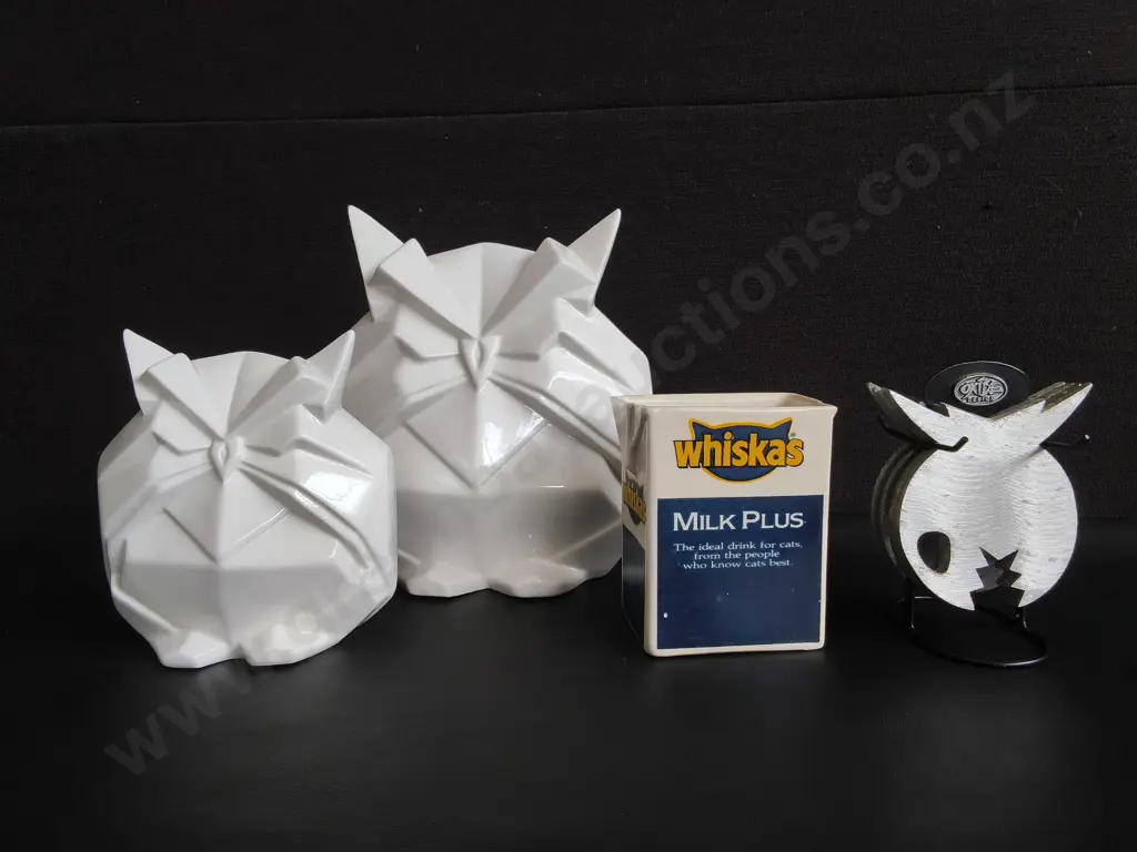 MIX OF DECOR, PAIR OF ORIGAMI STYLE OWL SCULPTURES, WHISKAS CERAMIC VASE, AND OXIDE DESIGN FISH COASTERS, TALLEST H 23 C Image 1++