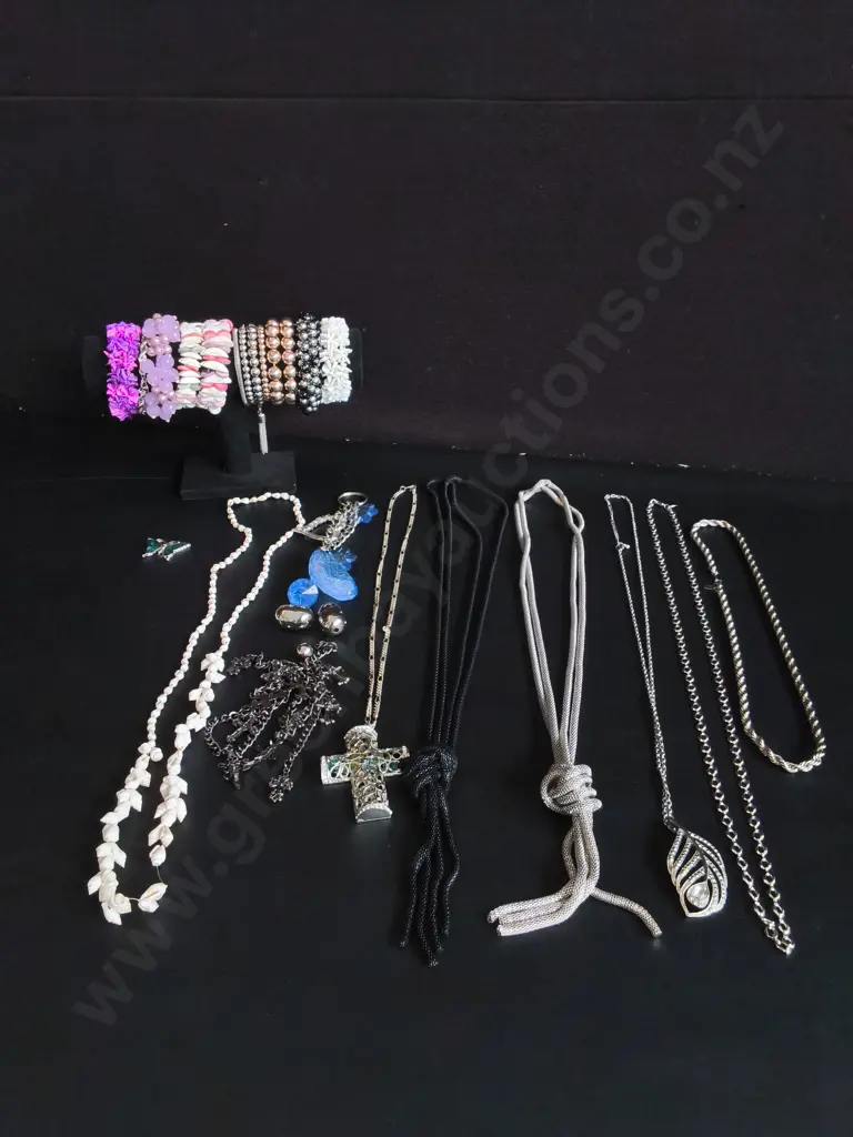 MIX OF JEWELRY Image 1++
