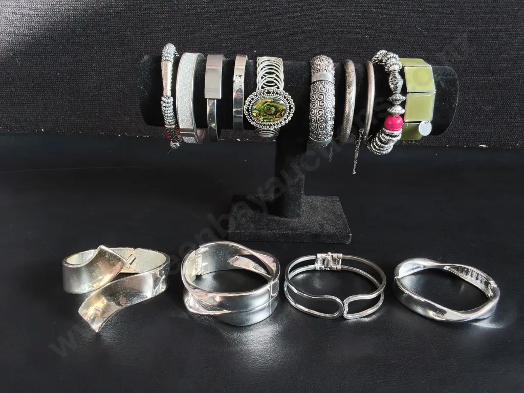 MIX OF BRACELETS Image 1++
