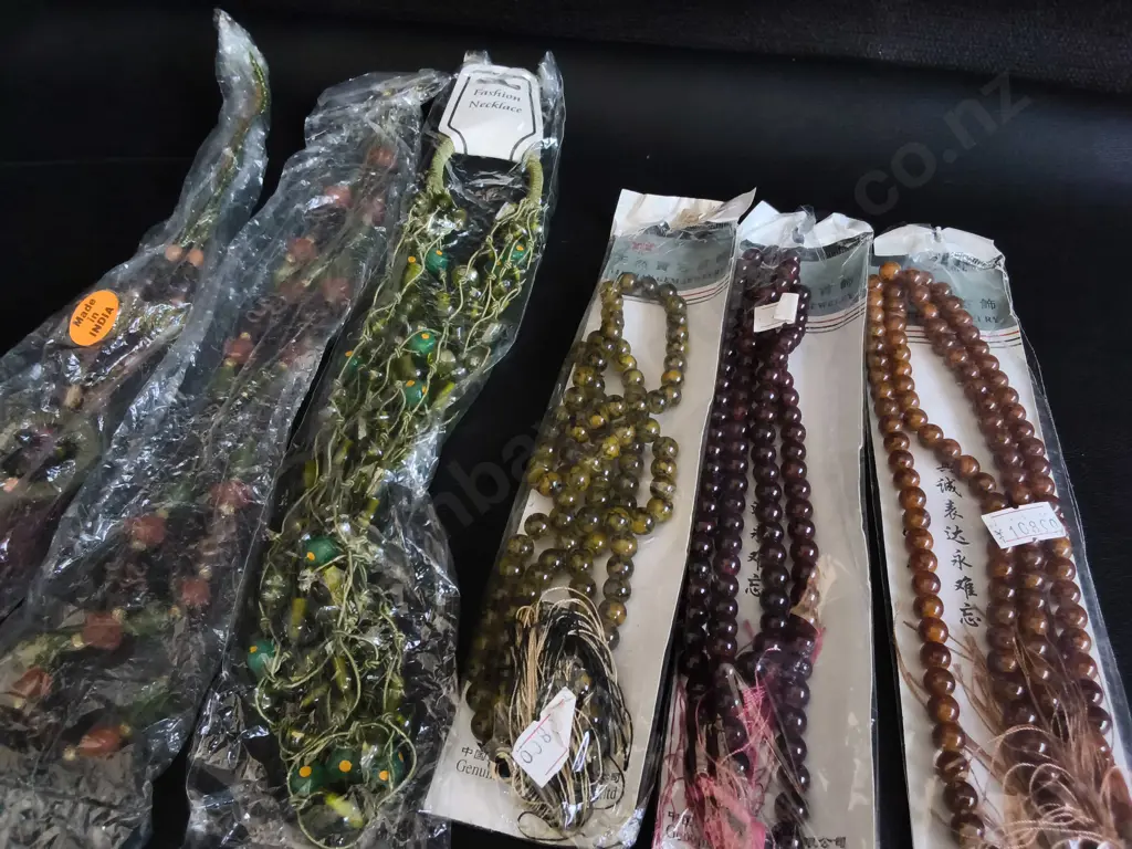 6 BEADED NECKLACES, INCLUDING PRAYER STRANDS, PACKAGED Image 1++