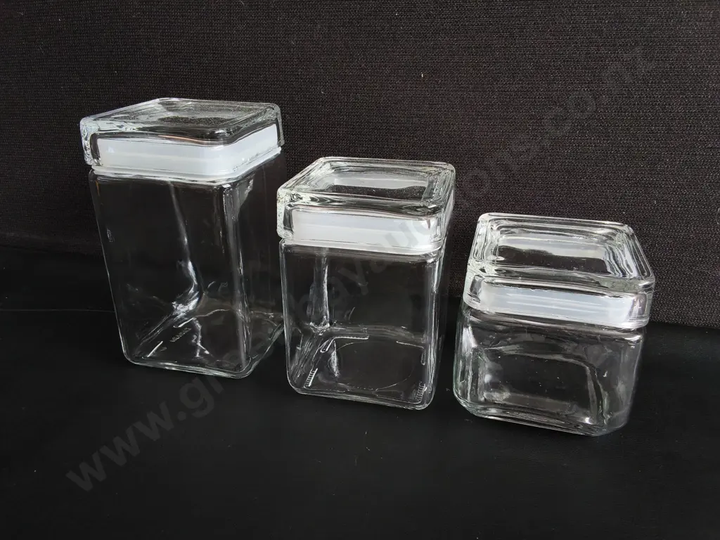 7 GLASS STORAGE CANISTERS WITH LIDS, TALLEST H 18.5 CM Image 1++