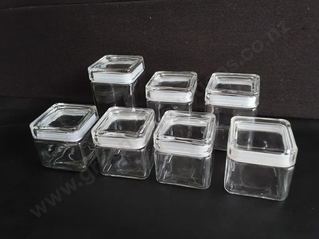 7 GLASS STORAGE CANISTERS WITH LIDS, TALLEST H 18.5 CM Image 1++