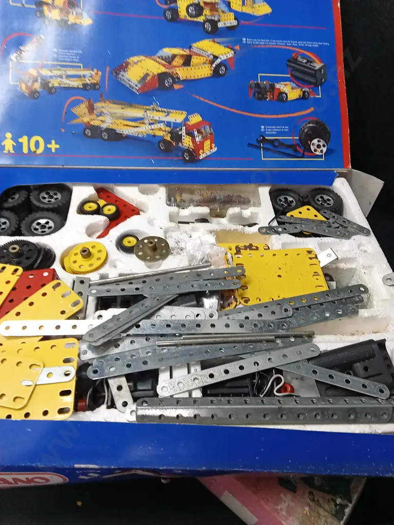 2 MECCANO SETS, TURNING RADIO CONTROL AND EVOLUTION 6 Image 1++