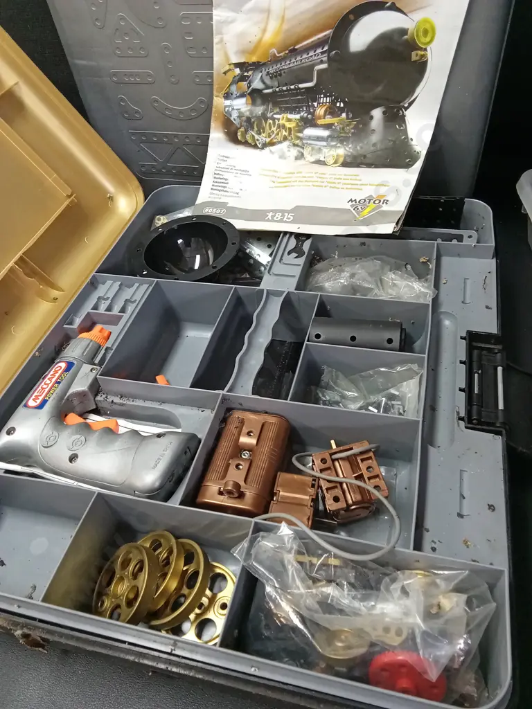 3 MECCANO SETS, MULTI MODELS 15-MODEL SET, ERECTOR SPECIAL EDITION TRAIN SET AND MECHANICAL WORKSHOP SET #0532 Image 1++