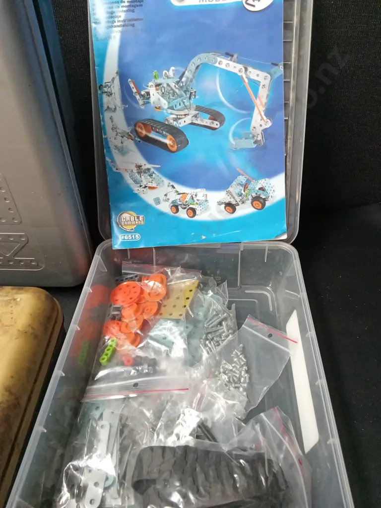 3 MECCANO SETS, MULTI MODELS 15-MODEL SET, ERECTOR SPECIAL EDITION TRAIN SET AND MECHANICAL WORKSHOP SET #0532 Image 1++