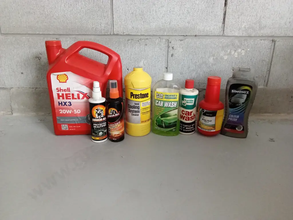 BOX OF AUTOMOTIVE FLUIDS AND CLEANING PRODUCTS Image 1++