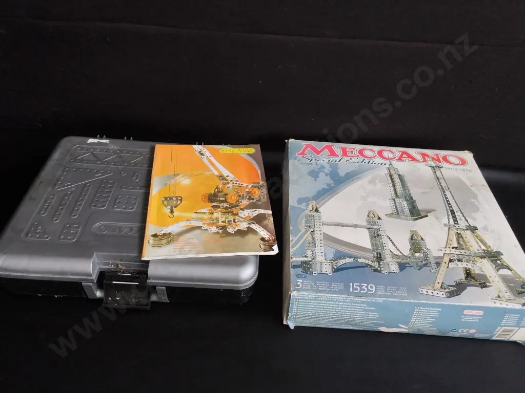2 MECCANO CONSTRUCTION SETS, SPECIAL EDITION LANDMARKS OF THE WORLD SET, AND SPECIAL EDITION MOTORIZED CRANE SET Image 1++