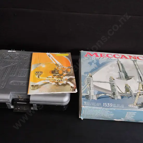 2 MECCANO CONSTRUCTION SETS, SPECIAL EDITION LANDMARKS OF THE WORLD SET, AND SPECIAL EDITION MOTORIZED CRANE SET