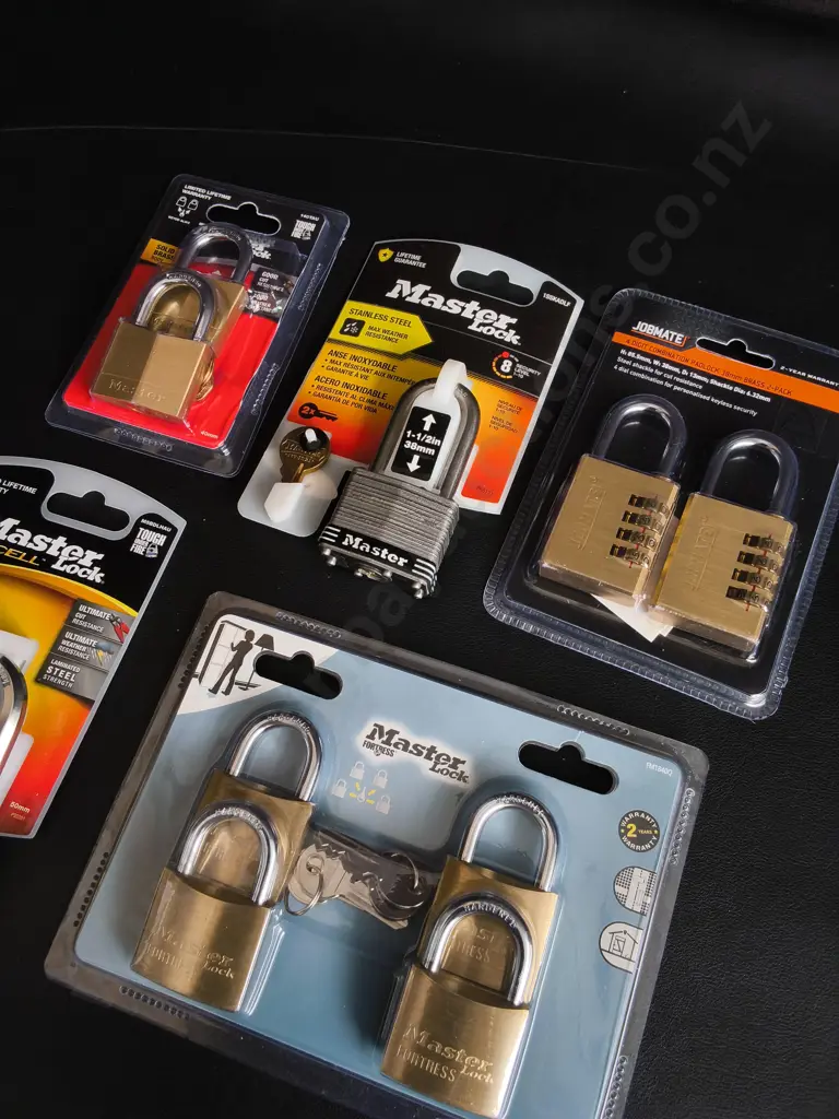 5 BRAND NEW PACKS OF PADLOCKS Image 1++