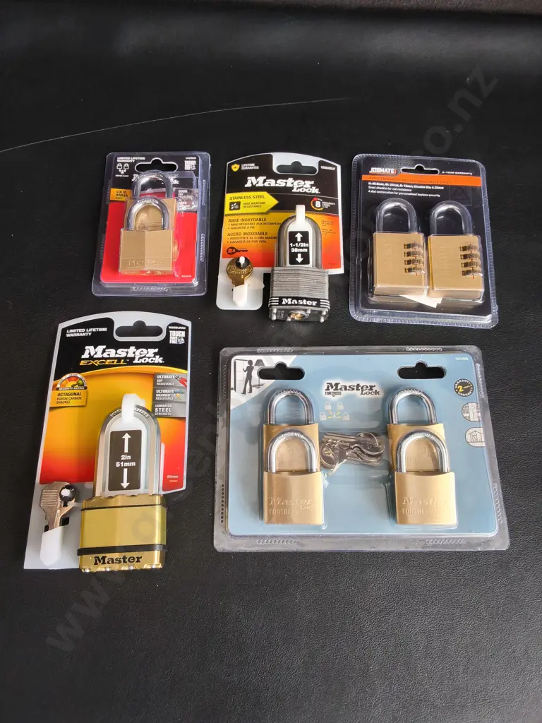 5 BRAND NEW PACKS OF PADLOCKS Image 1++