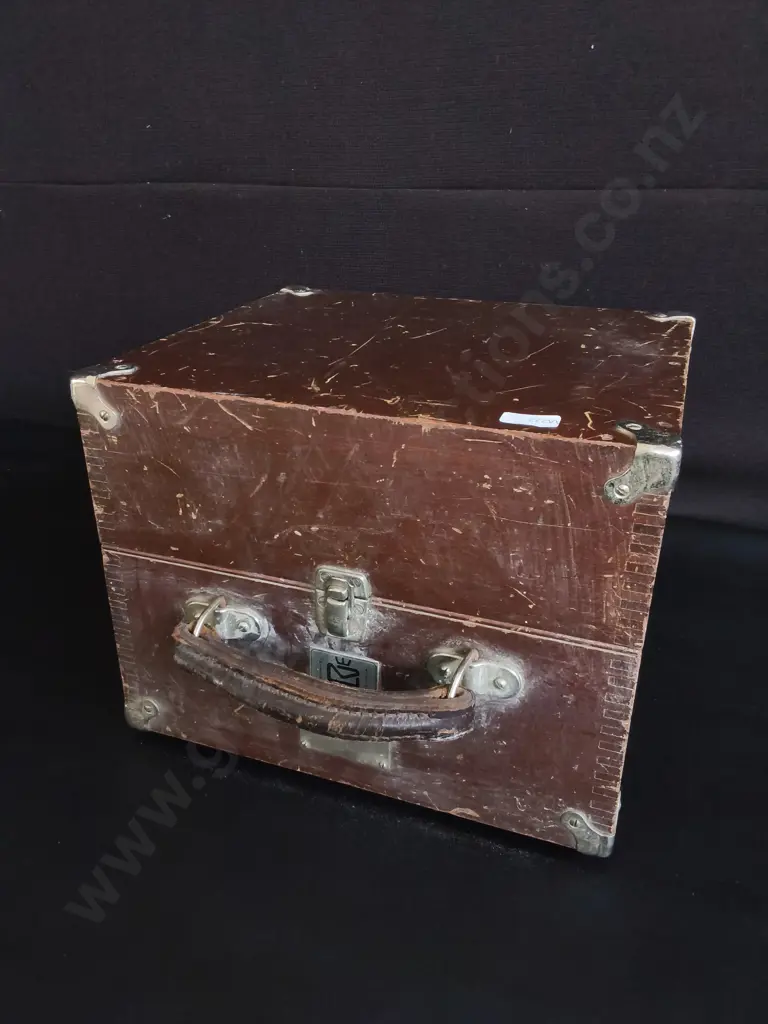 VINTAGE ANALOG TEST METER IN ORIGINAL WOODEN CASE Image 1++