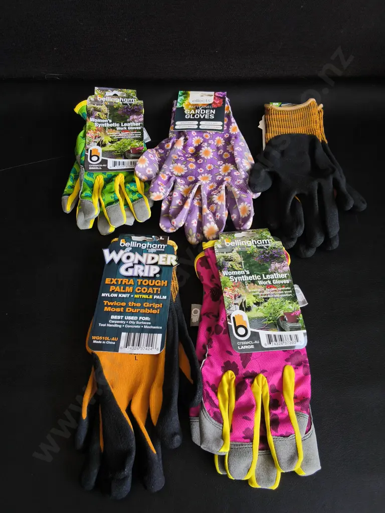 5 BRAND NEW PAIRS OF GARDENING GLOVES Image 1++
