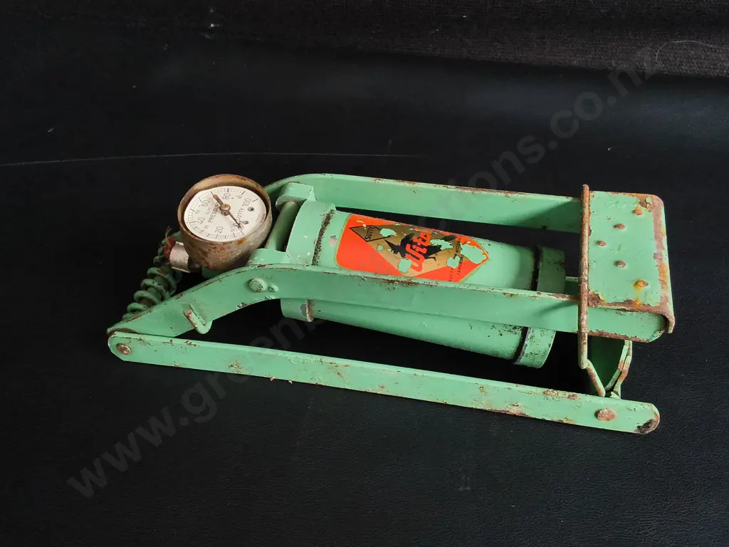 VINTAGE SUTTY FOOT OPERATED TYRE PUMP Image 1++