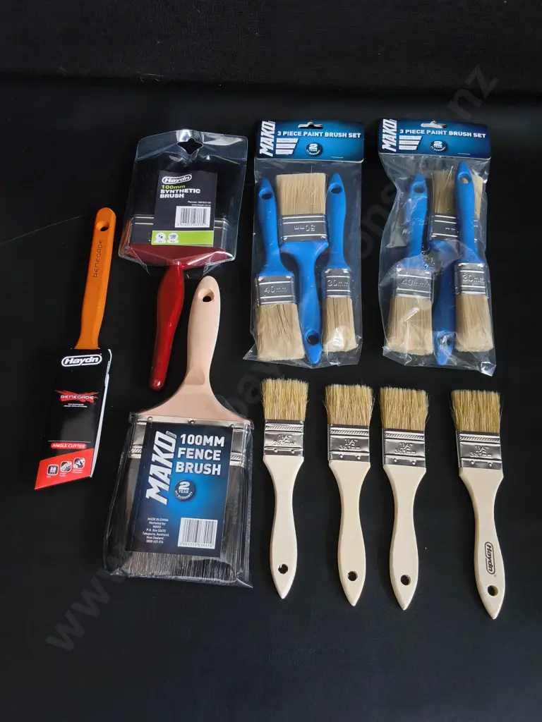 MIX OF BRAND NEW PAINT BRUSHES Image 1++