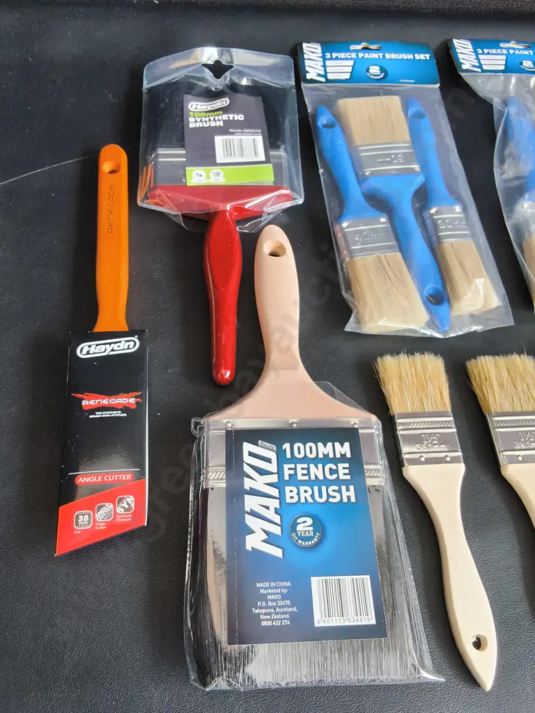 MIX OF BRAND NEW PAINT BRUSHES Image 1++