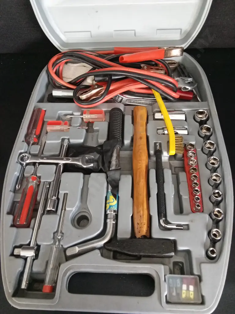 MULTI-PIECE HAVE TOOL AND MAINTENANCE SET Image 1++