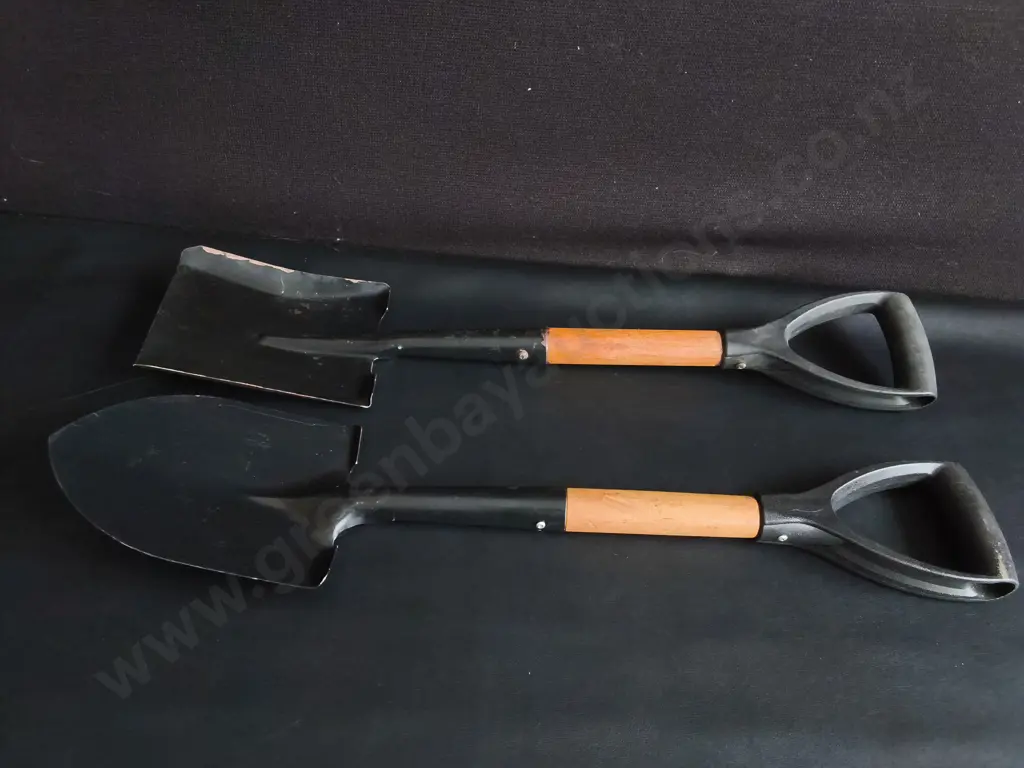 PAIR OF COMPACT SHORT HANDLED MICRO GARDEN SHOVELS Image 1++