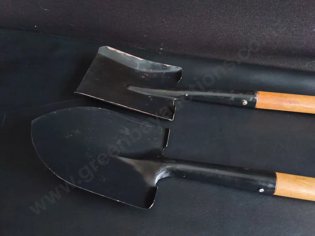 PAIR OF COMPACT SHORT HANDLED MICRO GARDEN SHOVELS Image 1++