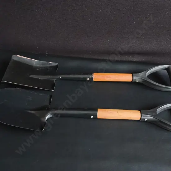 PAIR OF COMPACT SHORT HANDLED MICRO GARDEN SHOVELS