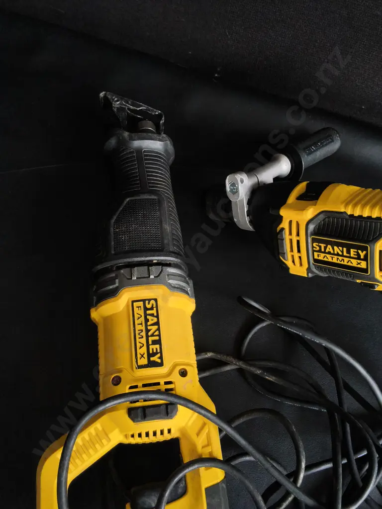 STANLEY FATMAX 900W RECIPROCATING SAW AND STANLEY FATMAX CORDED DRILL Image 1++