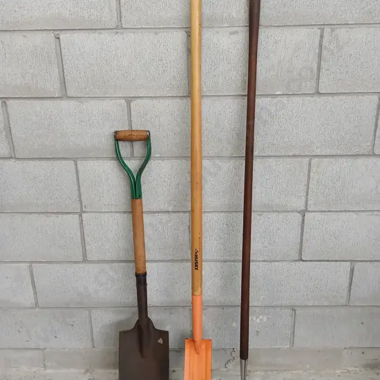 COLLECTION OF 3 GRADEN TOOLS, HEIGHT 154CM