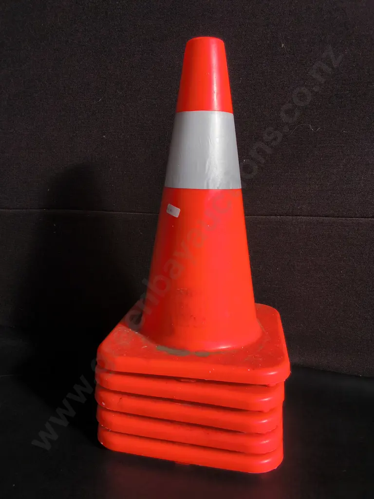 5 FLUORESCENT PVC TRAFFIC SAFETY CONES, H 44 CM Image 1++
