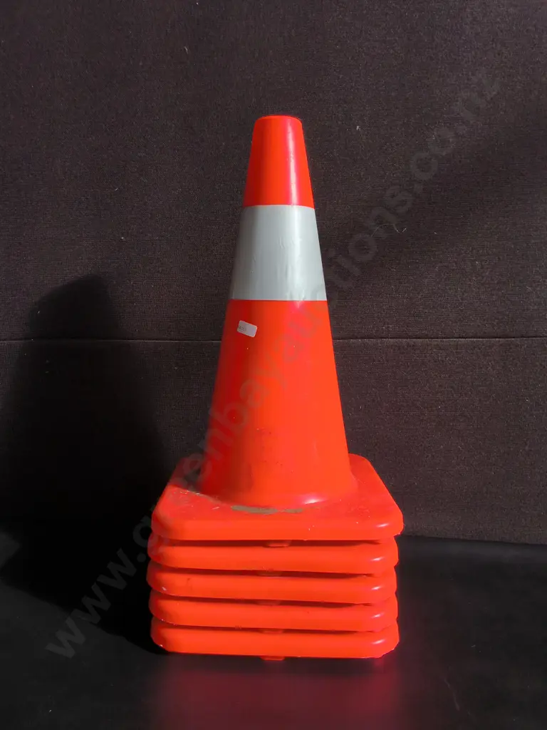 5 FLUORESCENT PVC TRAFFIC SAFETY CONES, H 44 CM Image 1++