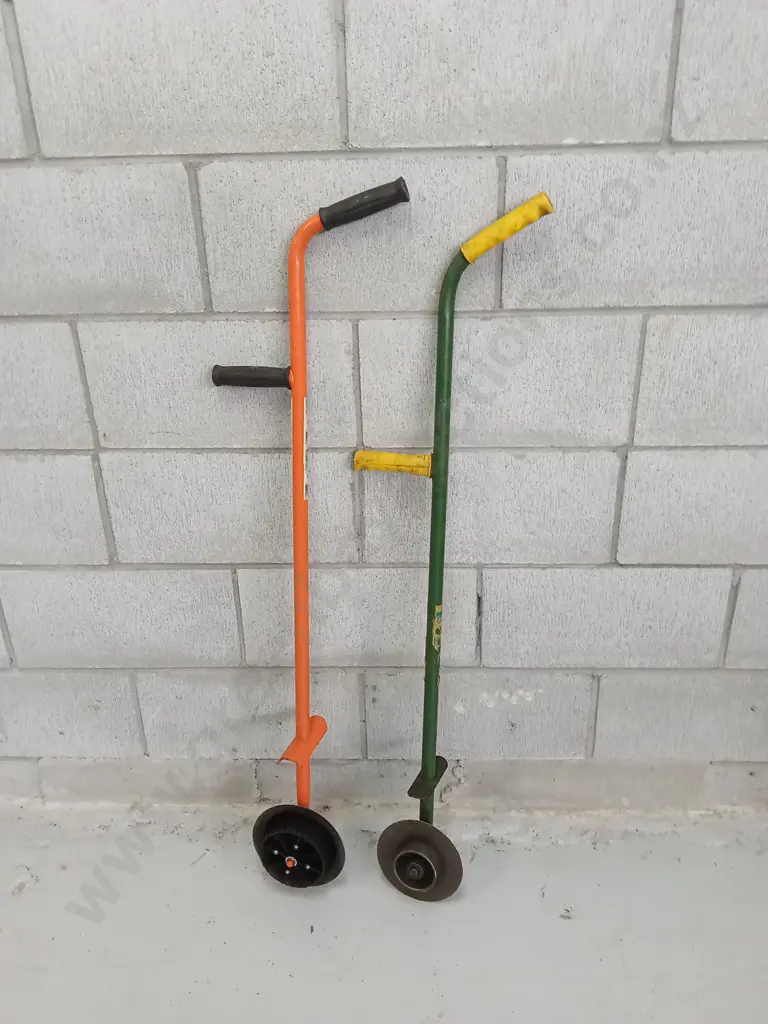 PAIR OF EDGERS Image 1++