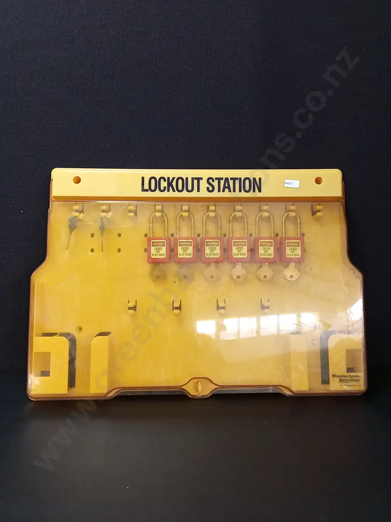WALL MOUNTED LOCKOUT STATION Image 1++