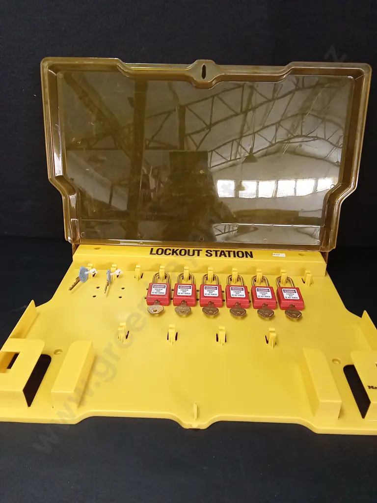 WALL MOUNTED LOCKOUT STATION Image 1++