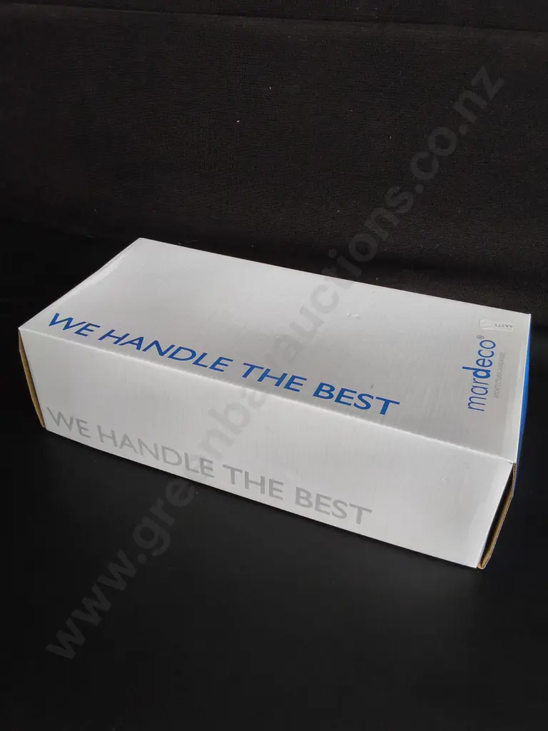BOX OF DOOR HANDLES Image 1++