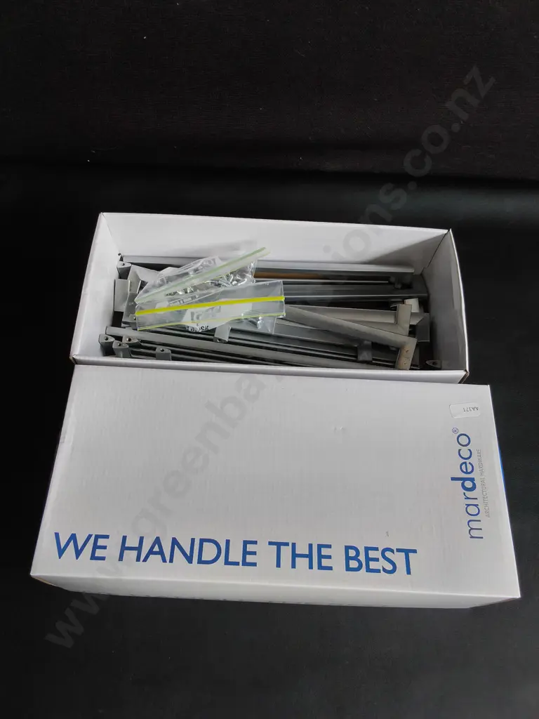 BOX OF DOOR HANDLES Image 1++