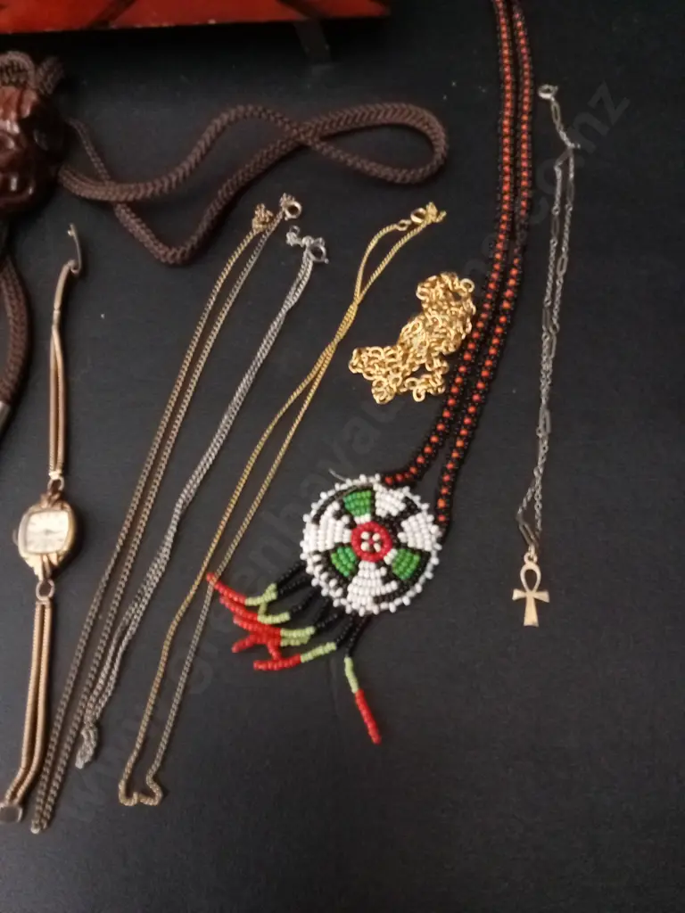 JEWLERY BOX L28CM AND CONTENTS Image 1++
