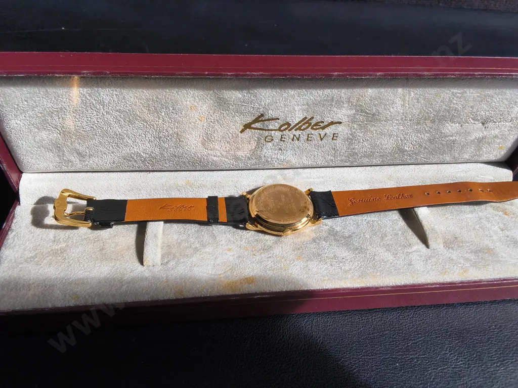 4 VINTAGE WATCHES Image 1++