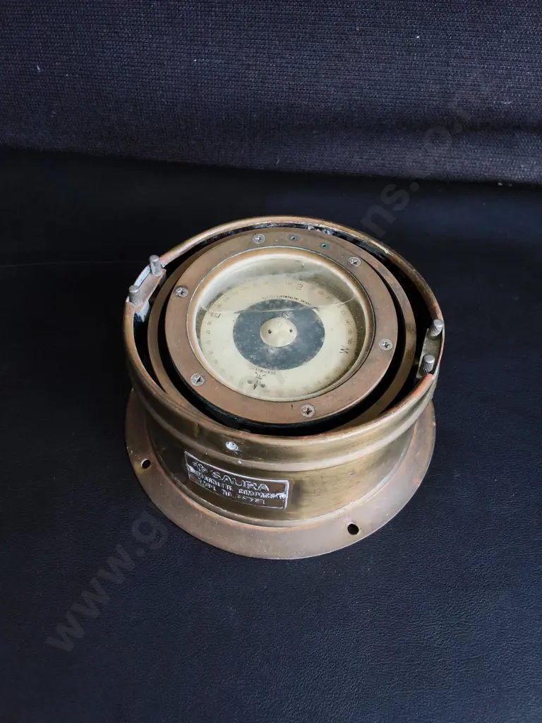 VINTAGE BRASS MARINE MAGNETIC COMPASS WITH A GIMBAL MOUNT BY SAURA JAPAN Image 1++