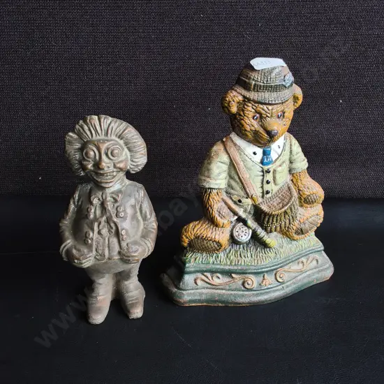 VINTAGE CAST IRON GOLFER BEAR DOORSTOP AND HOLLOW BACK CLOWN FIGURINE, TALLEST H 20 CM