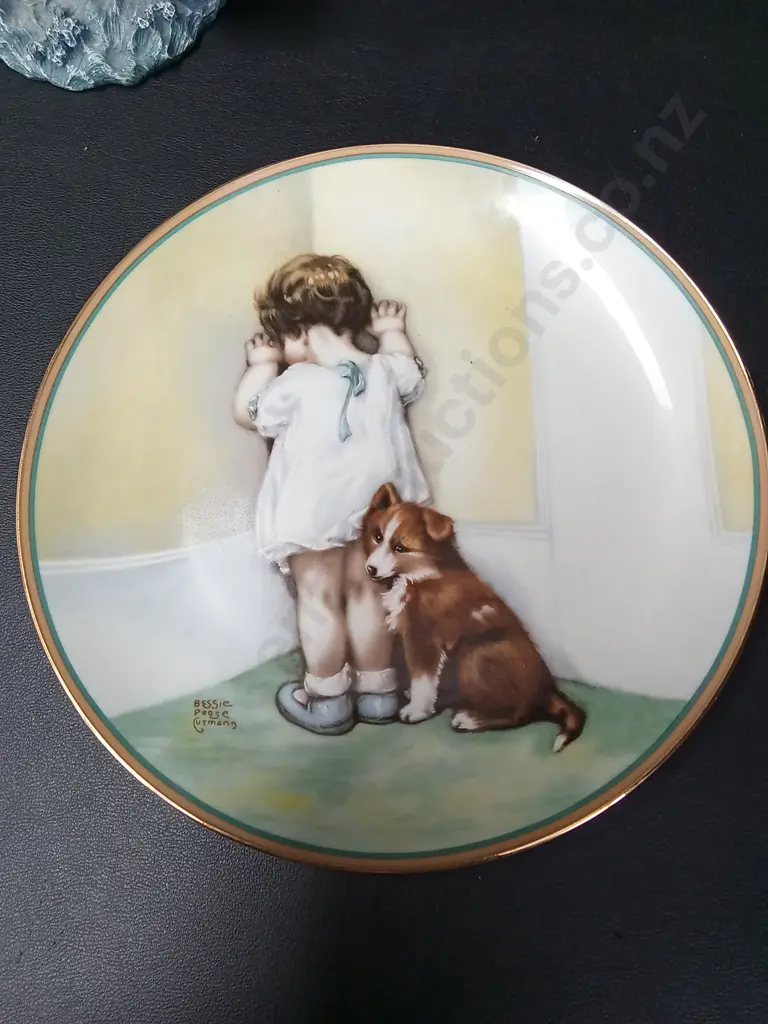 VINTAGE IN DISGRACE COLLECTOR PLATE BY BESSIE PEASE GUTMANN DIA 21.5CM AND DOLPHIN TEALIGHT CANDLE HOLDER H10CM Image 1++
